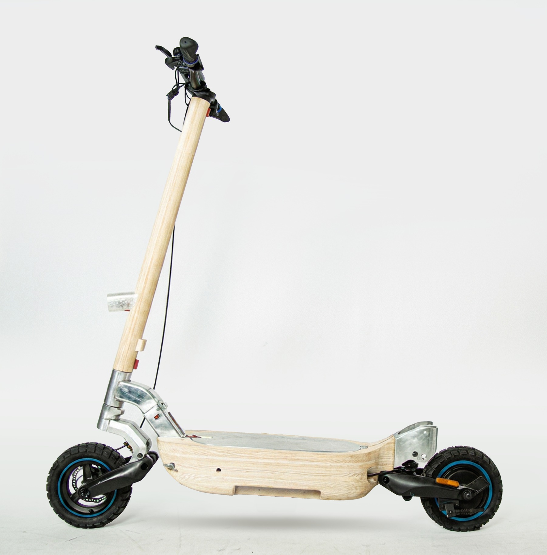 Egoni Theo scooter, full standing side profile, studio hero shot