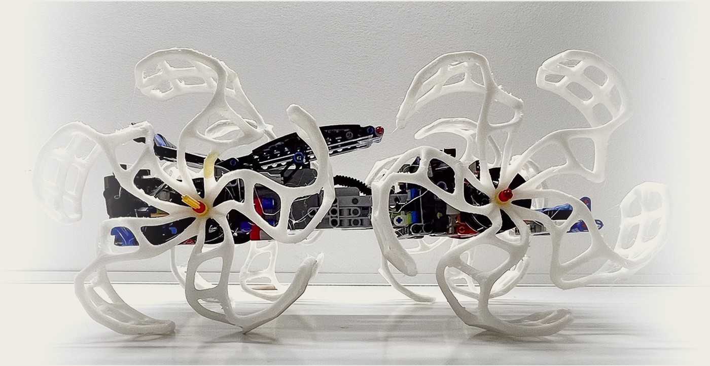 Physical LEGO Technic proof-of-concept with 3D-printed lattice wheels