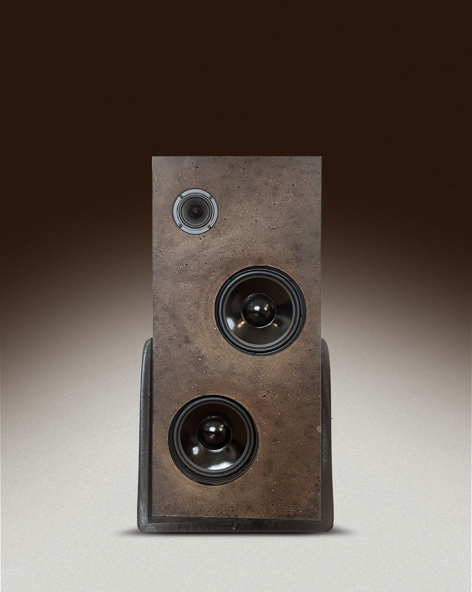 Groundwave hi-fi speaker on a plinth, closing studio shot